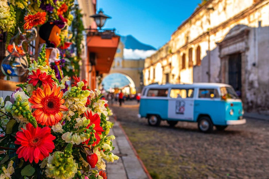 QHEG-festival-de-las-flores-en-antigua-guatemala