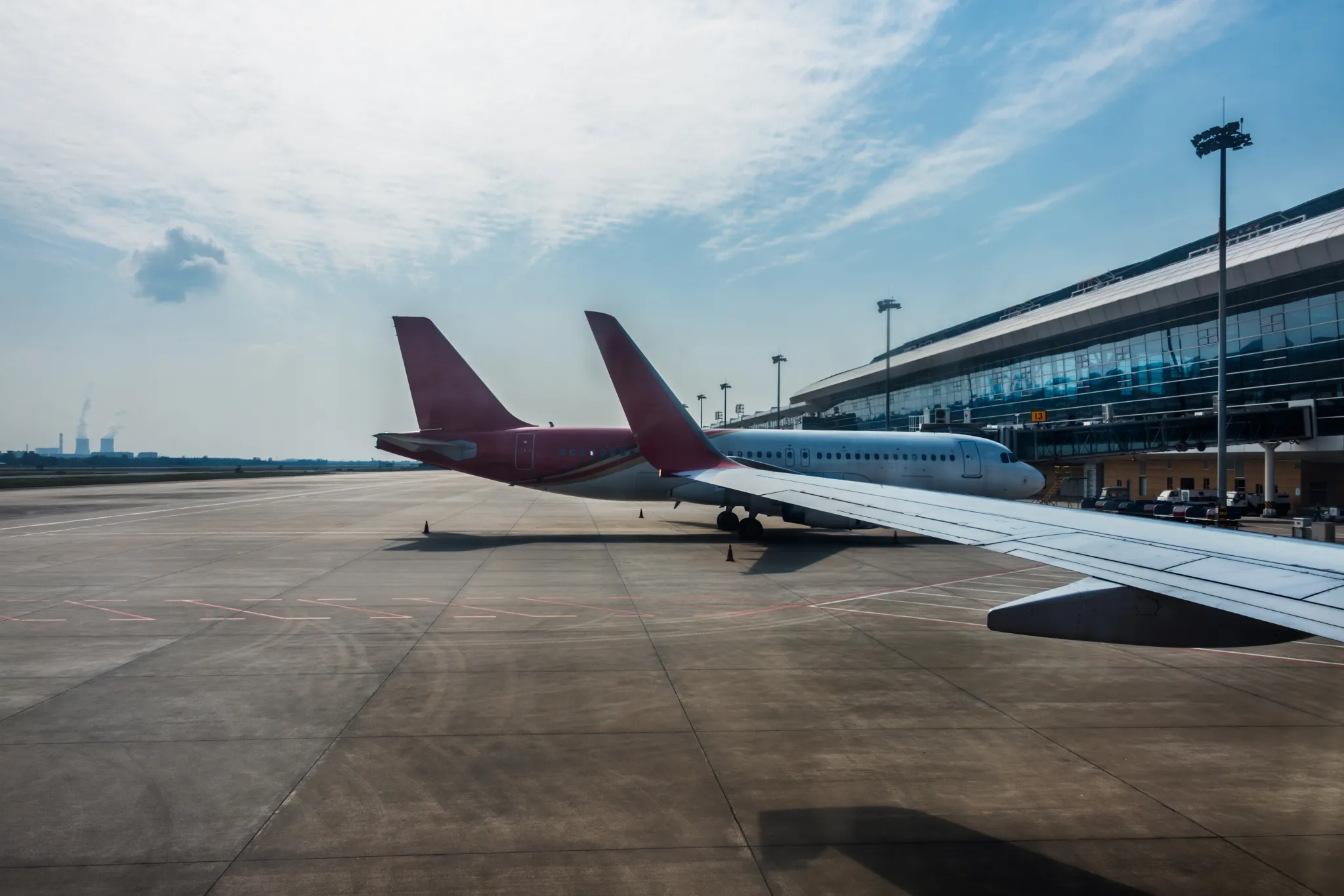 avion-en-un-aeropuerto